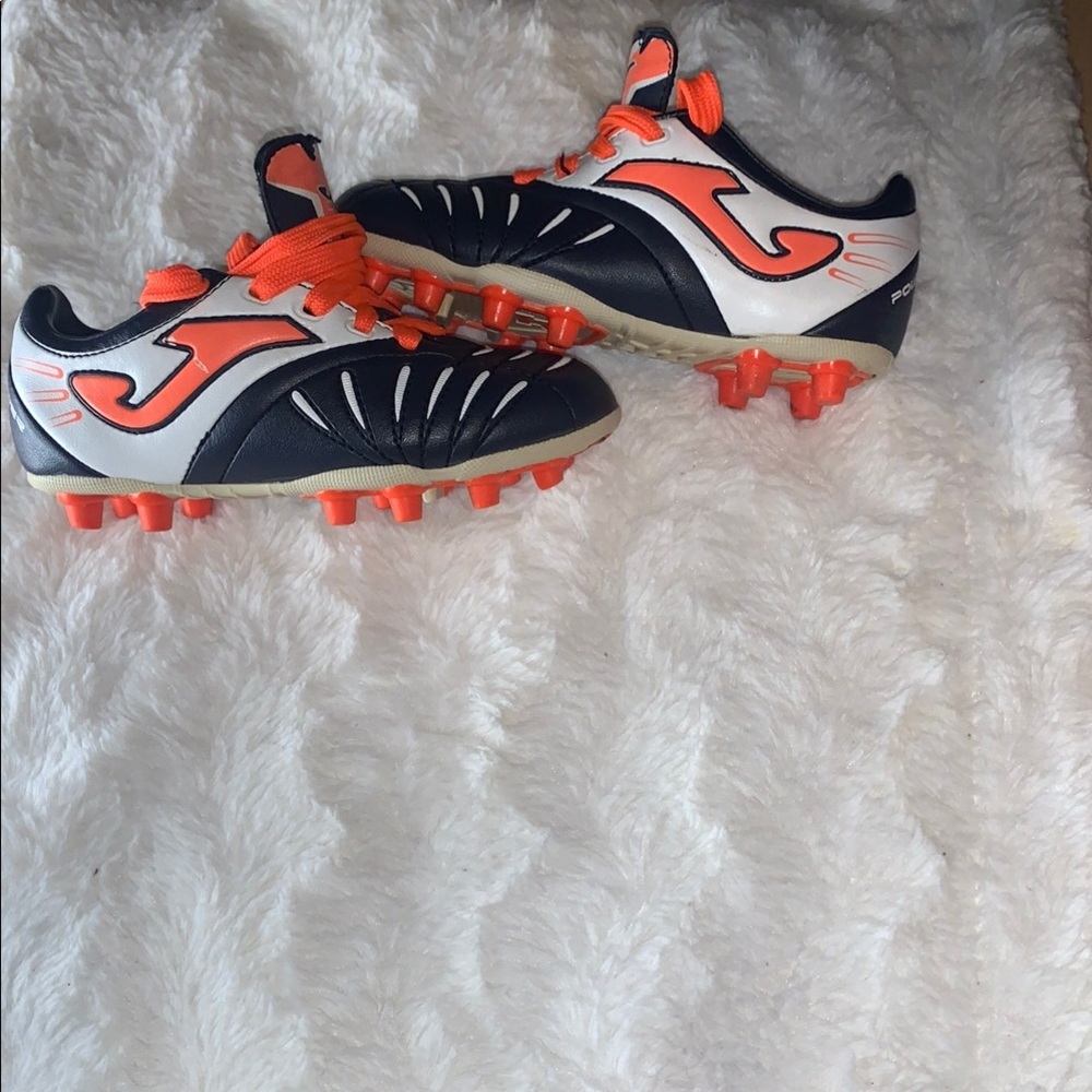 Kids Black and Orange Soccer Shoes like new - Picture 5 of 7